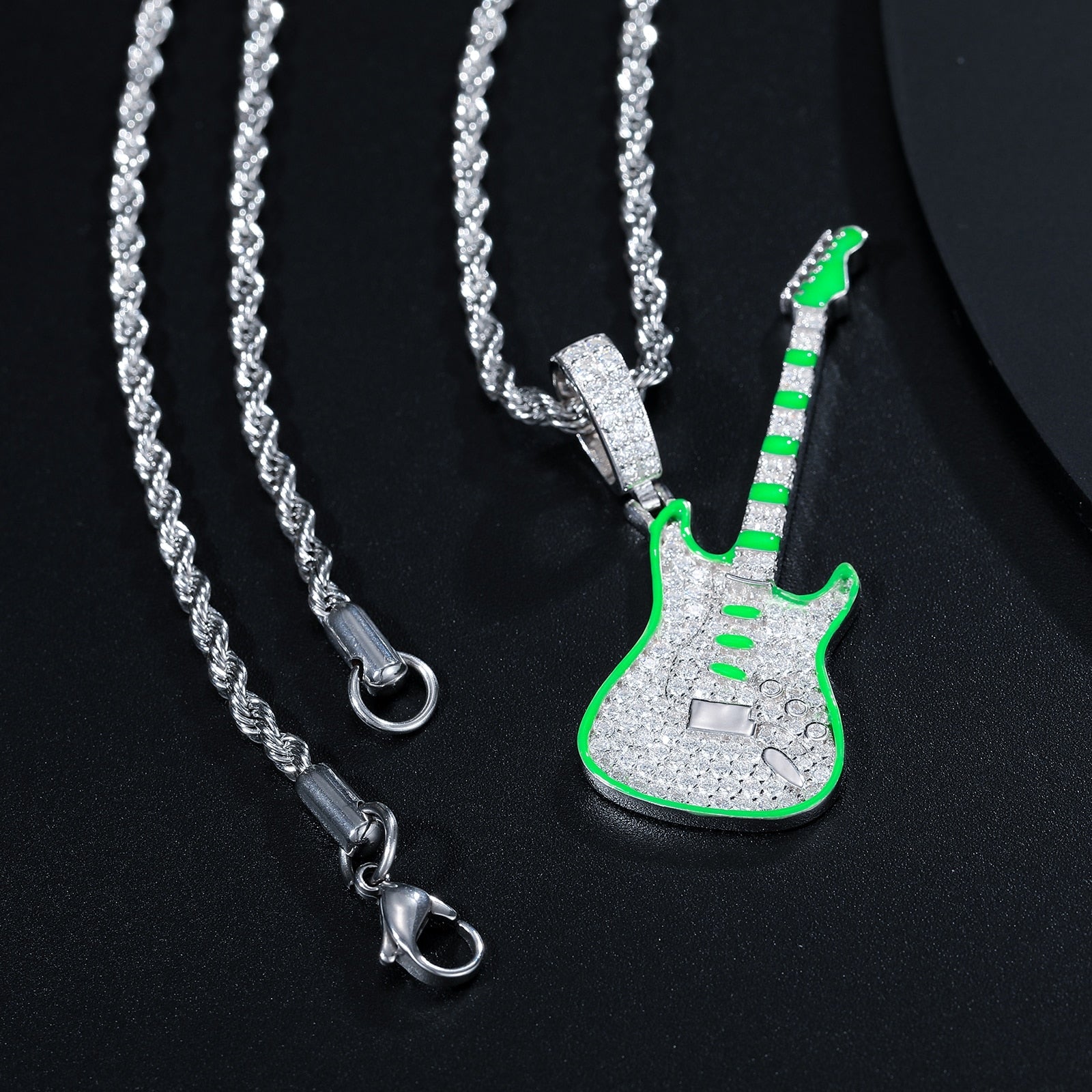Glowing Guitar Pendant 18K x Moissanite - ICECI