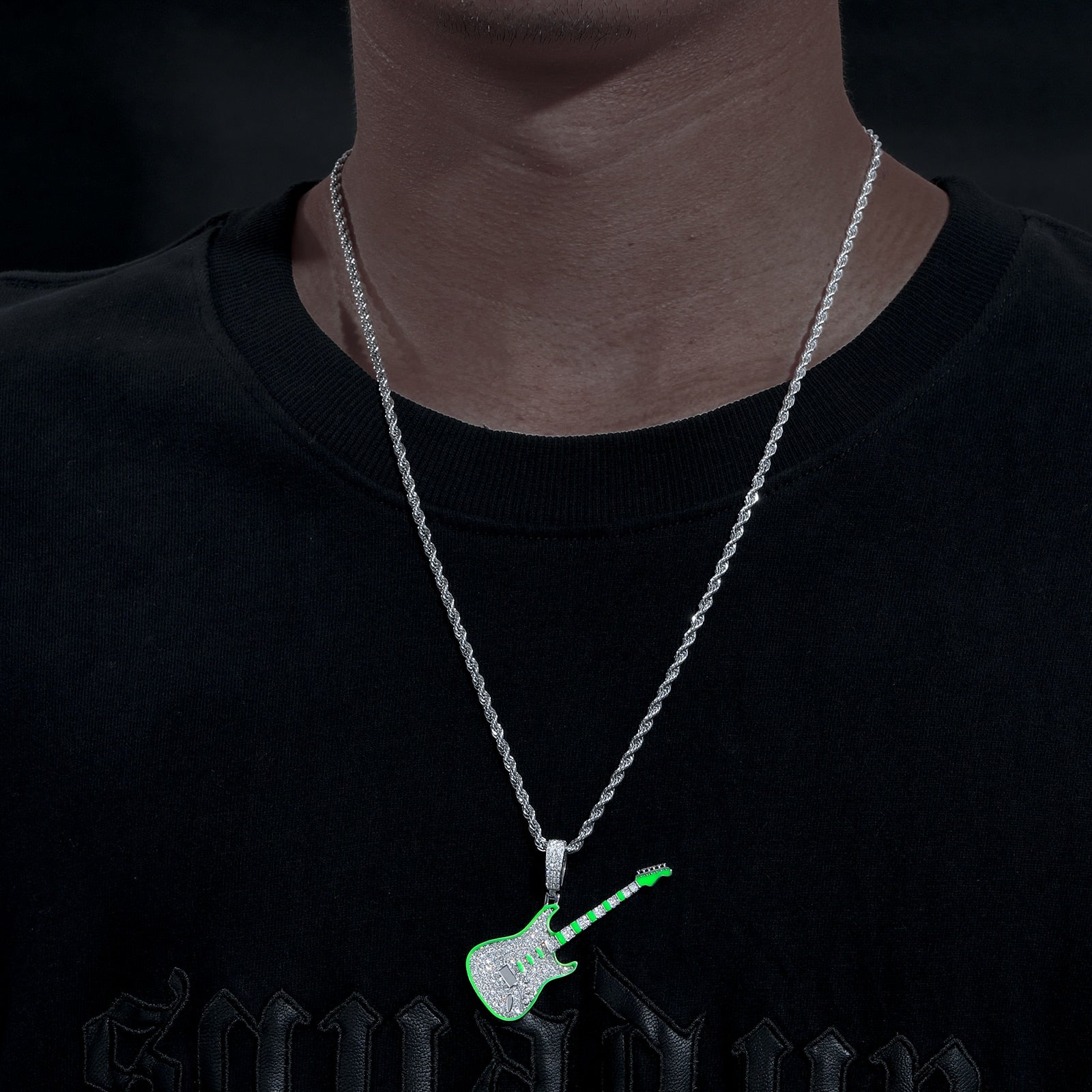 Glowing Guitar Pendant 18K x Moissanite - ICECI