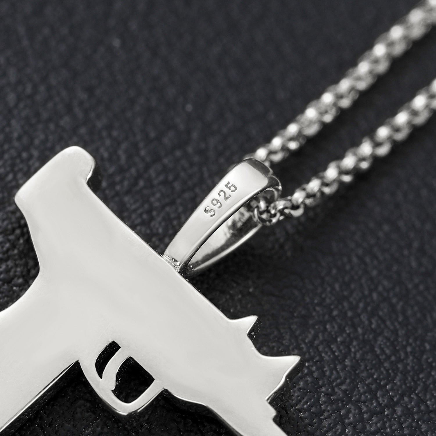 Uzi Pendant 18K x Moissanite - ICECI